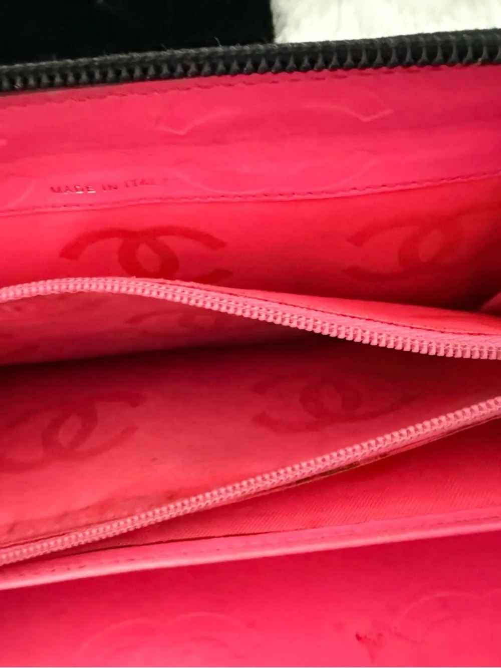 Black Quilted Leather Wallet with Interlocking CC Detail - Picture 10 of 11